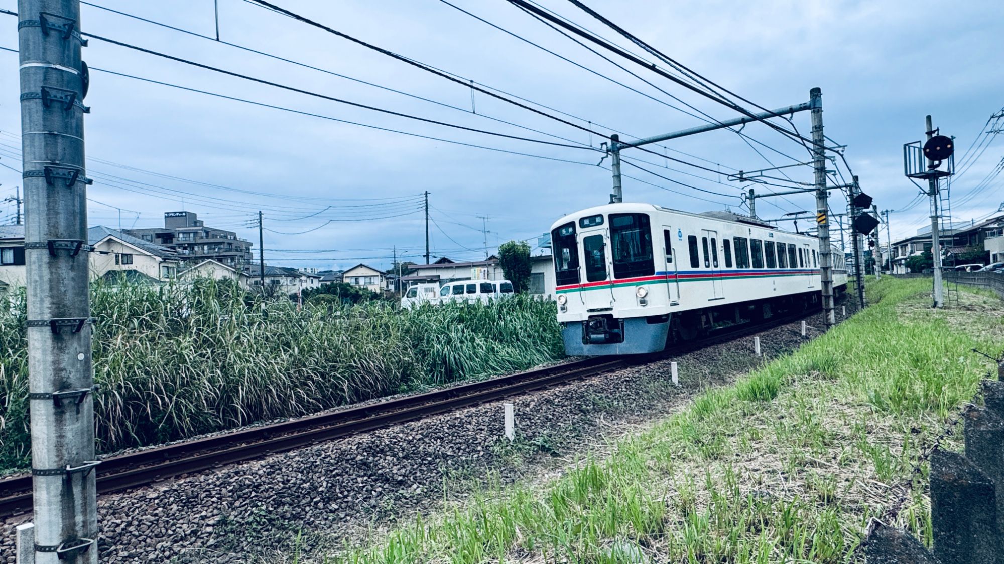 飯能駅方面へ向かう西武線の電車