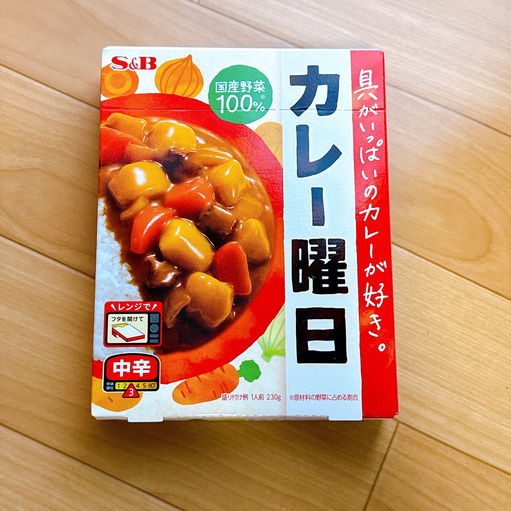 S&B カレー曜日 中辛のパッケージ